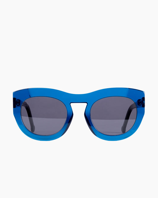 blue plastic cat  sunglassesby Marie-Sophie Dion model AddamsSun, front view, lunettes de vue chat couleur Bleu