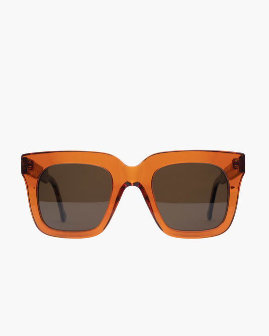 orange plastic rectangle  sunglassesby Marie-Sophie Dion model Middleton, front view, lunettes de vue rectangle couleur Orange