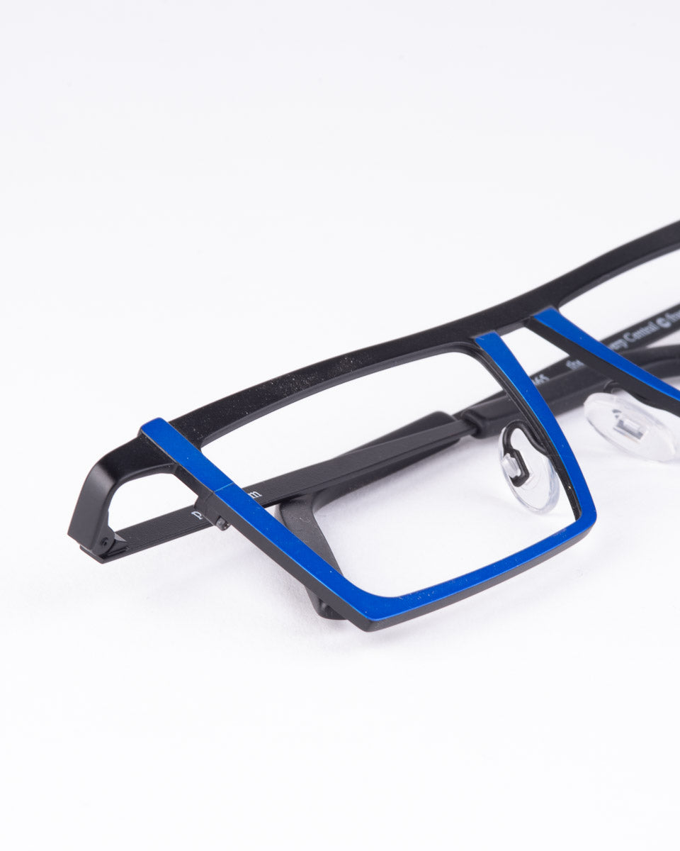 blue metal rectangle eyeglasses by Theo model Antwerpcentral, front view, lunettes de vue rectangle couleur Bleu