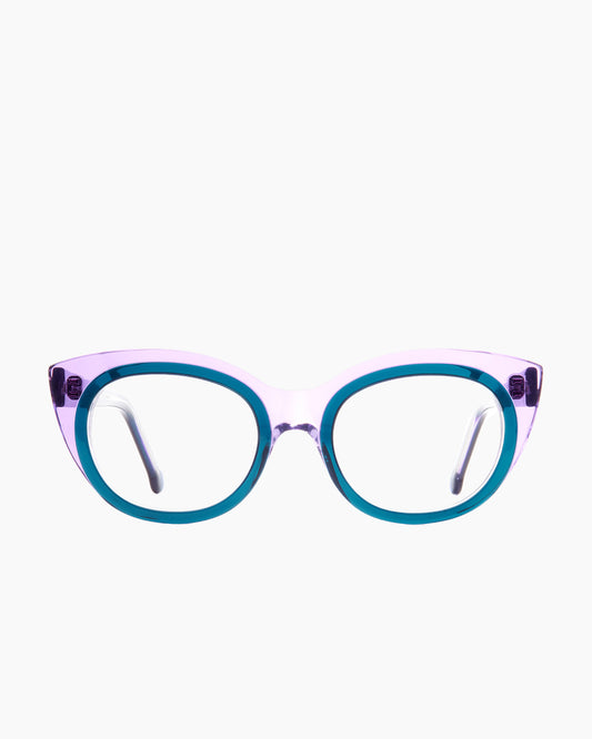 green plastic cat eyeglasses by Marie-Sophie Dion model Blais, front view, lunettes de vue chat couleur vert