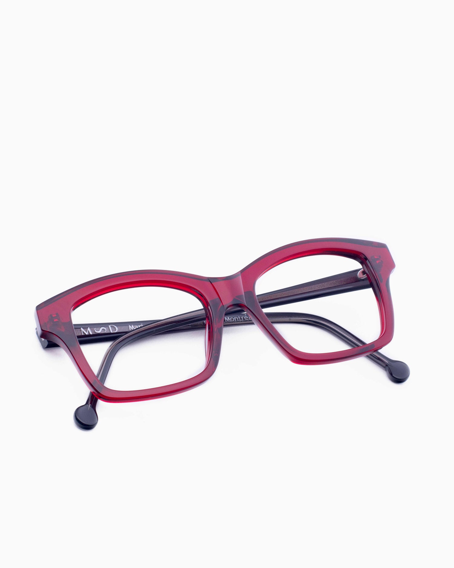 burgundy plastic butterfly eyeglasses by Marie-Sophie Dion model Giguere, front view, lunettes de vue papillon couleur bourgogne
