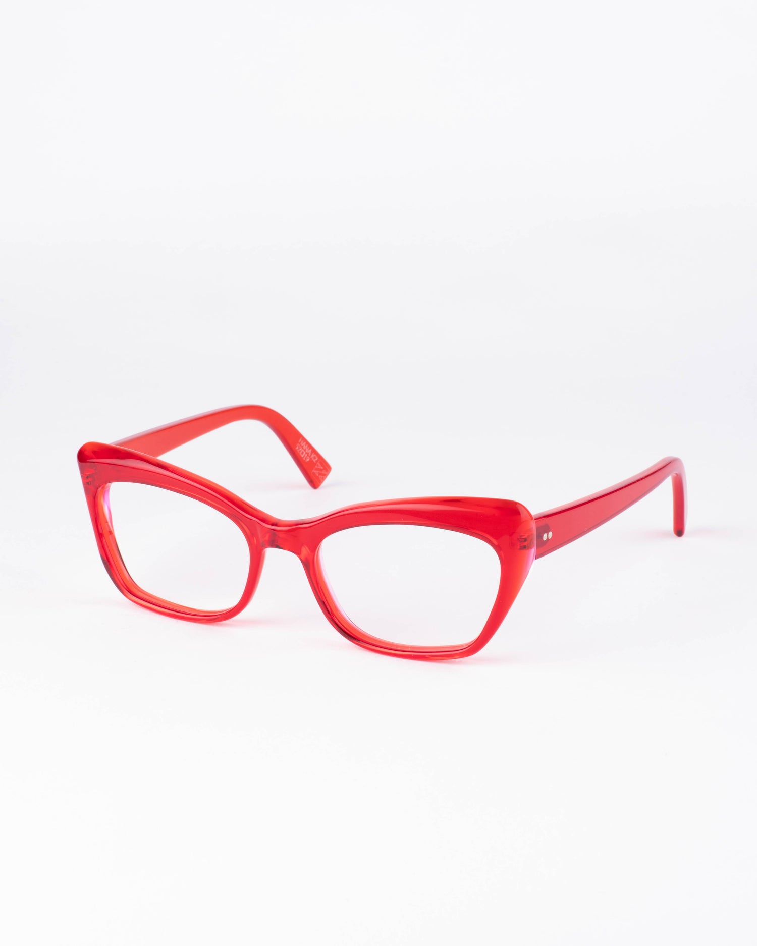 red plastic butterfly eyeglasses by Kirk&Kirk model HANA, front view, lunettes de vue papillon couleur Rouge